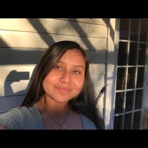 Meet your Posher, Mia